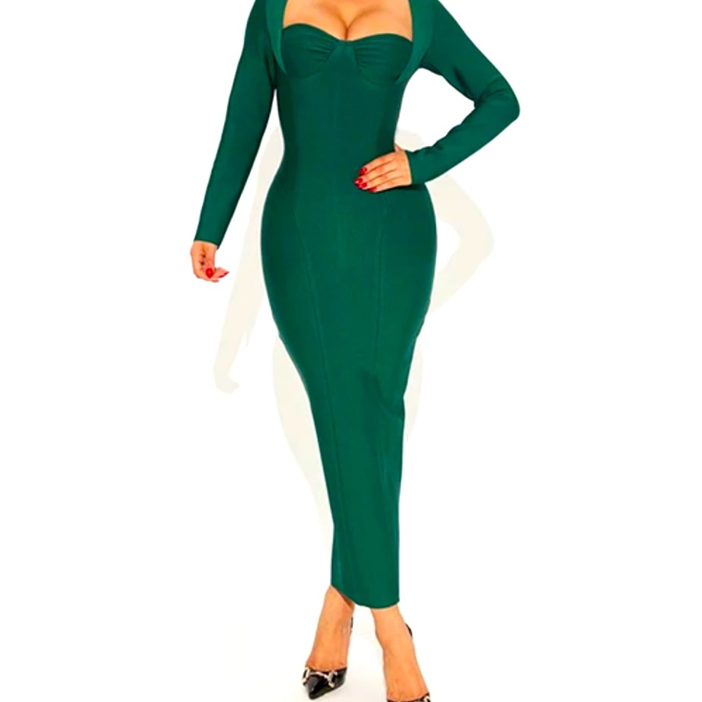 Fashion nova snatched dress.